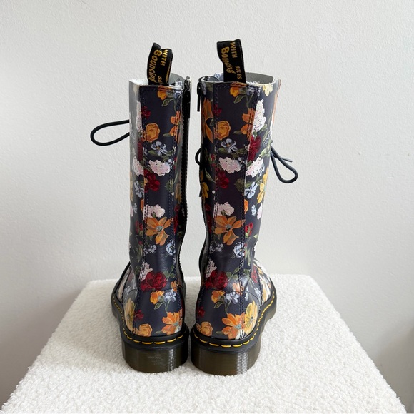 NEW Dr. Martens 1B99 Darcy Floral Navy Size 8 - Picture 2 of 9